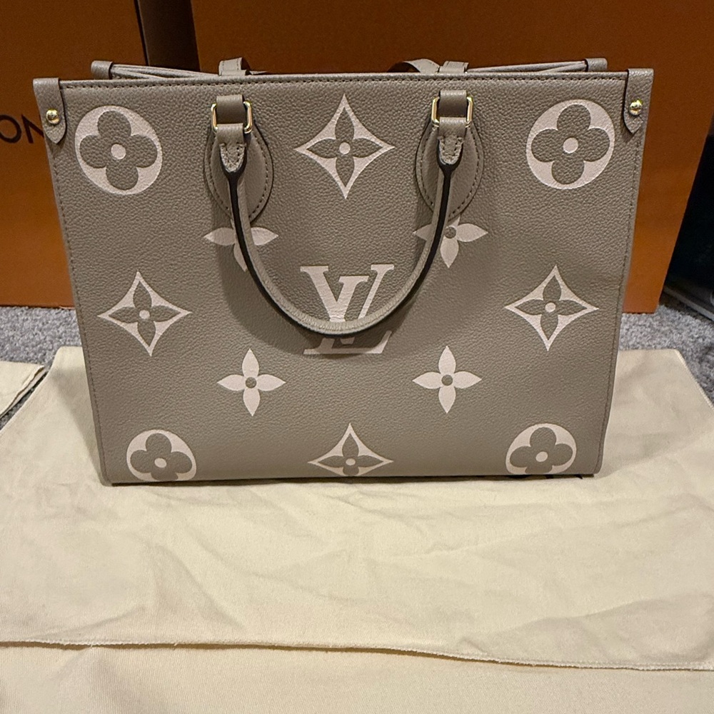 Louis Vuitton Taupe OnThGo MM